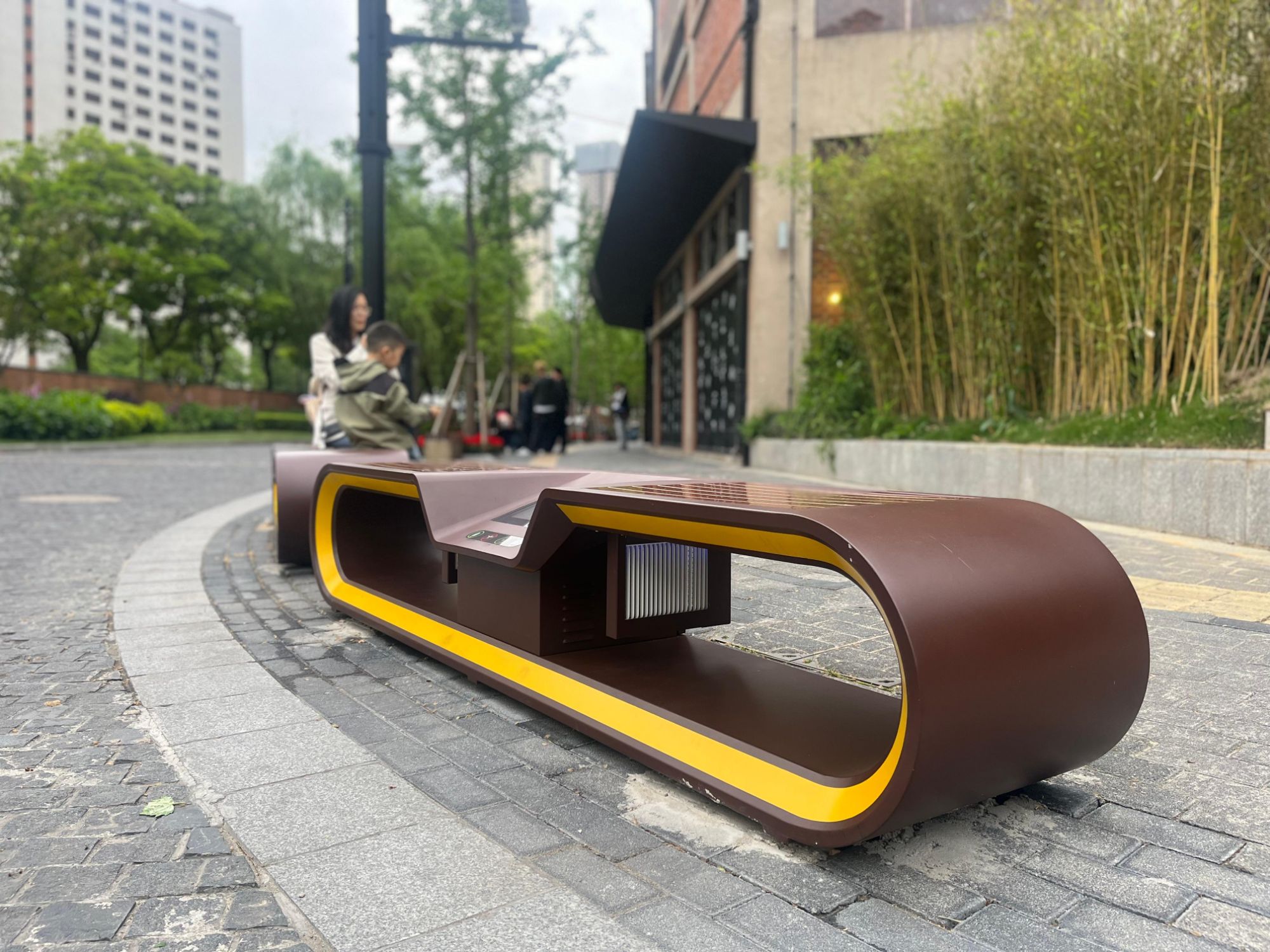 Smart Bench Supplier: Revolutionizing Public Spaces with Innovative Seating